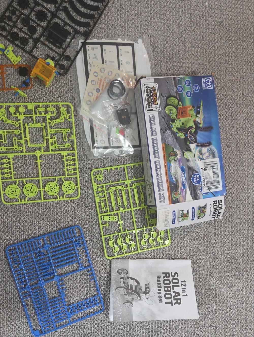 Solar Robot Building Kit - Green/Blue STEM Toy